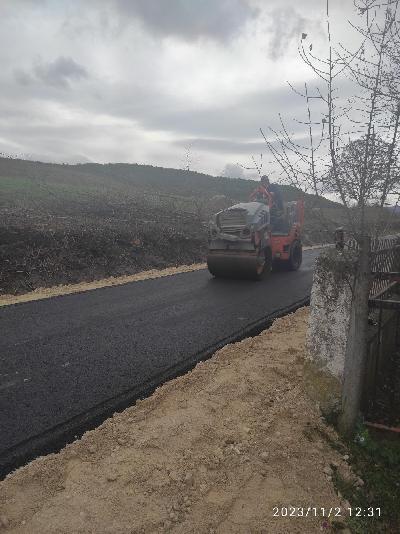 Radovi na asfaltiranju lokalne ceste Jukići, MZ Izačić