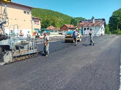 Počelo asfaltiranje sportskog igrališta u MZ Pokoj
