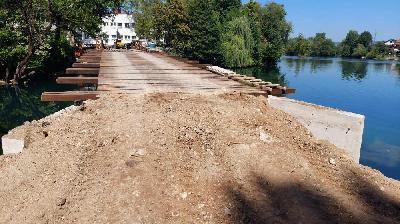 Bihać gradi novu pješačku vezu – prva faza mosta na Amerikančevoj otoci privedena kraju