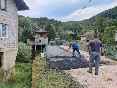 ZAVRŠAVA SE SANACIJA ASFALTNOG KOLOVOZA U CENTRU KULEN VAKUFA
