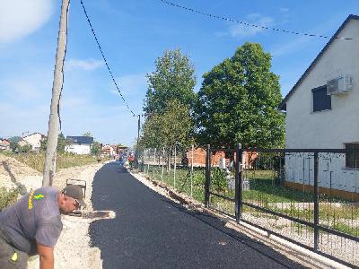 ZAVRŠENO ASFALTIRANJE KARLOVAČKE ULICE U MZ VEDRO POLJE