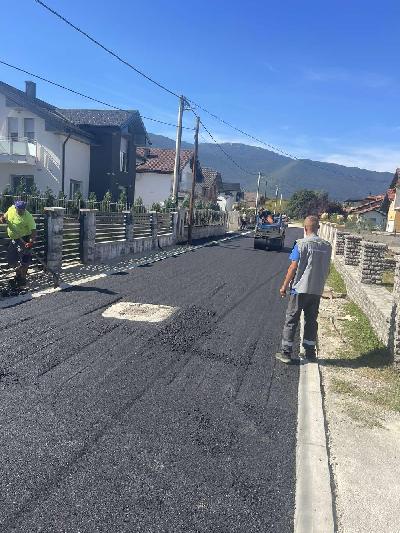 ZAVRŠENO ASFALTIRANJE PRVE FAZE ULICE RADOSLAVA LOPAŠIĆA U MJESNOJ ZAJEDNICI OZIMICE 1
