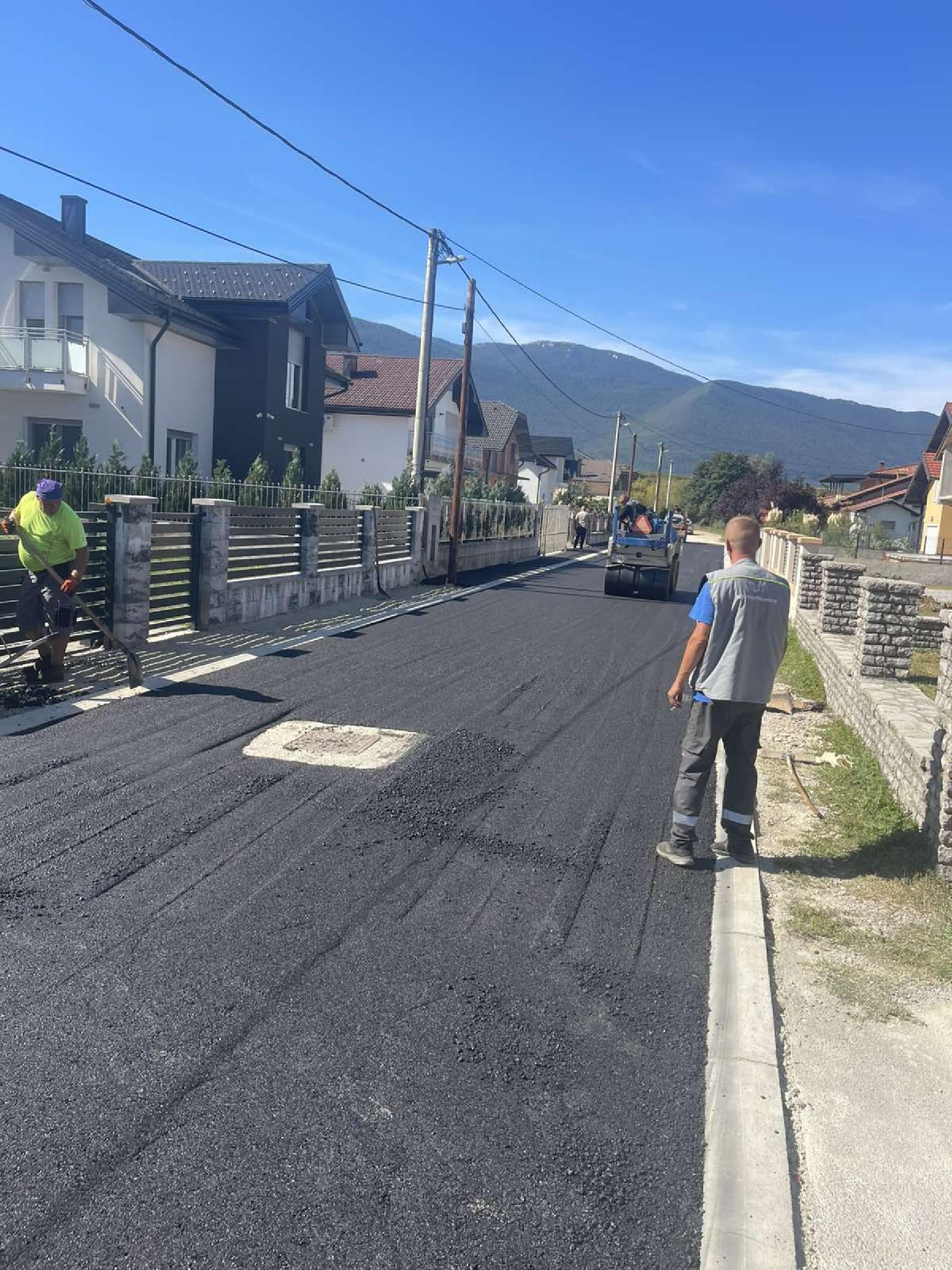 ZAVRŠENO ASFALTIRANJE PRVE FAZE ULICE RADOSLAVA LOPAŠIĆA U MJESNOJ ZAJEDNICI OZIMICE 1